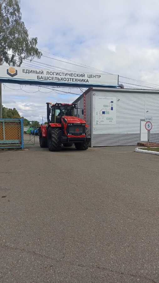 Сегодня ООО МТК Башсельхозтехника передала очередной трактор «Кировец».
